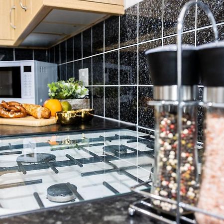 Td Stourb Dudley - Luxurious 3 Bedroom House - Sleeps 7 - Dy1 - Long And Short Stay Brierley Hill Exteriér fotografie