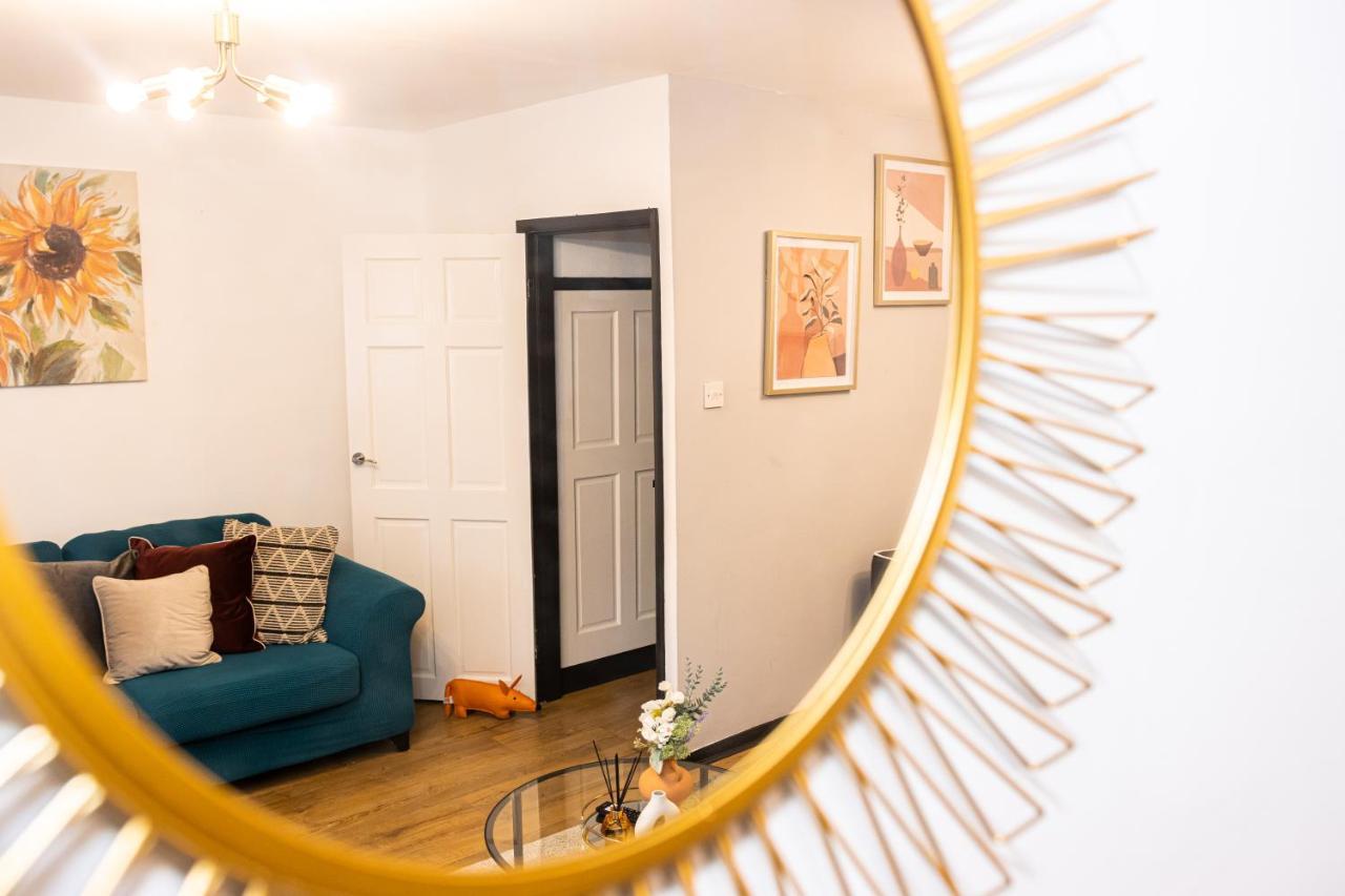 Td Stourb Dudley - Luxurious 3 Bedroom House - Sleeps 7 - Dy1 - Long And Short Stay Brierley Hill Exteriér fotografie