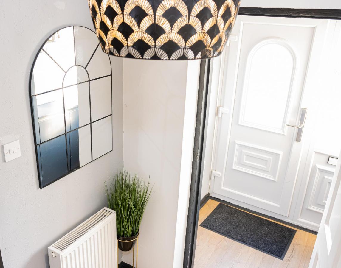Td Stourb Dudley - Luxurious 3 Bedroom House - Sleeps 7 - Dy1 - Long And Short Stay Brierley Hill Exteriér fotografie