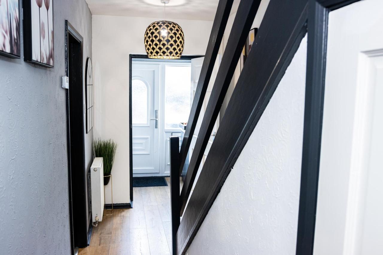 Td Stourb Dudley - Luxurious 3 Bedroom House - Sleeps 7 - Dy1 - Long And Short Stay Brierley Hill Exteriér fotografie