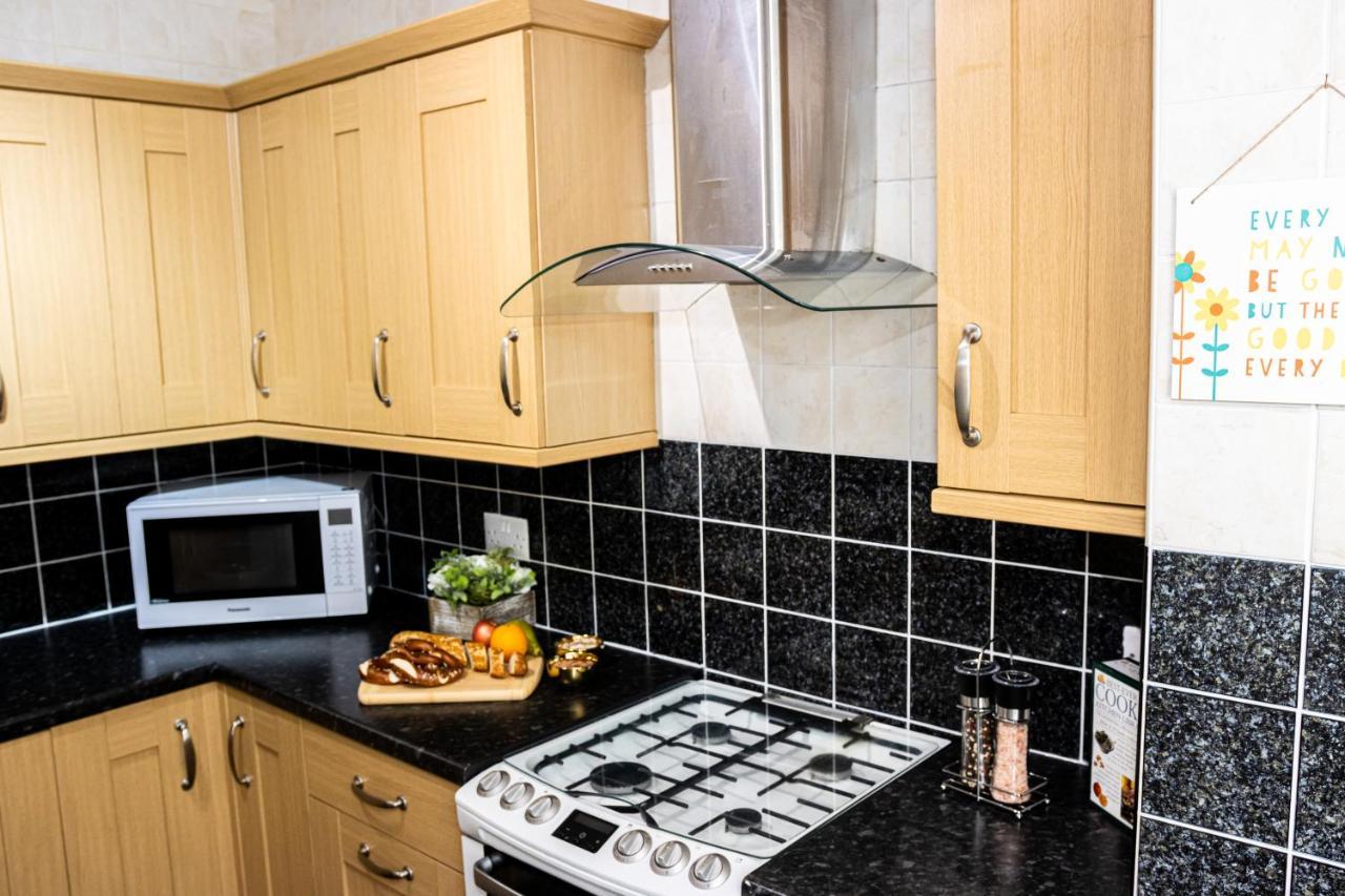 Td Stourb Dudley - Luxurious 3 Bedroom House - Sleeps 7 - Dy1 - Long And Short Stay Brierley Hill Exteriér fotografie