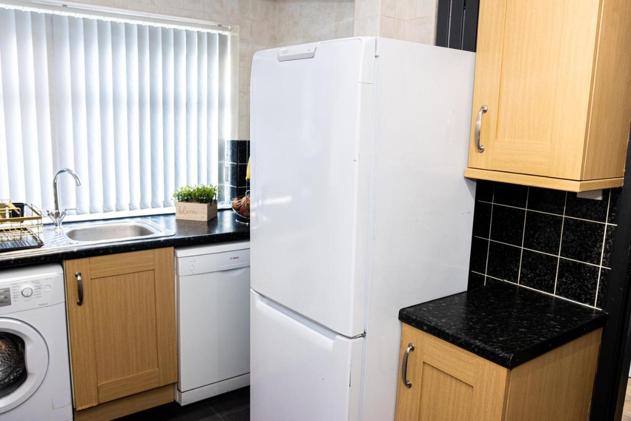 Td Stourb Dudley - Luxurious 3 Bedroom House - Sleeps 7 - Dy1 - Long And Short Stay Brierley Hill Exteriér fotografie
