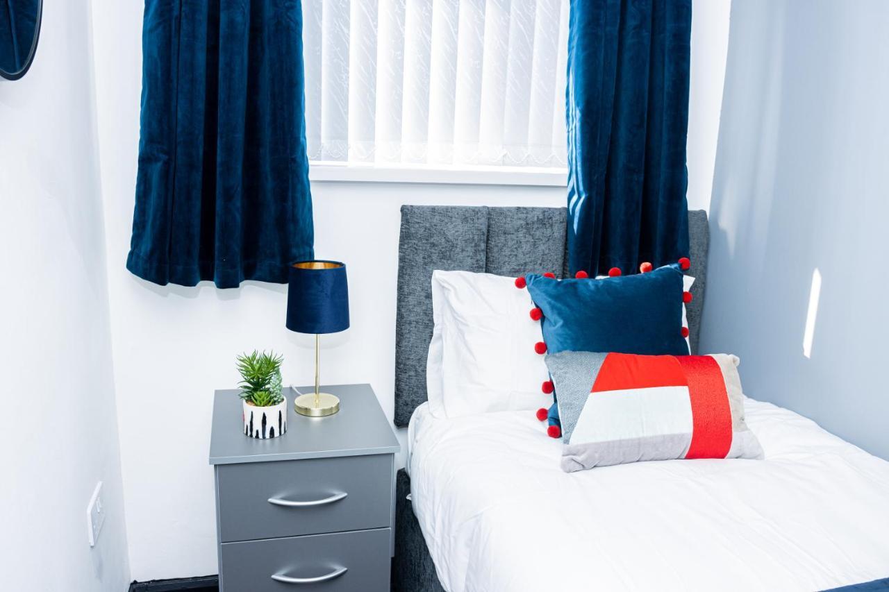 Td Stourb Dudley - Luxurious 3 Bedroom House - Sleeps 7 - Dy1 - Long And Short Stay Brierley Hill Exteriér fotografie