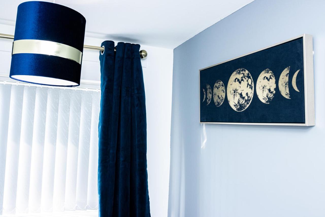 Td Stourb Dudley - Luxurious 3 Bedroom House - Sleeps 7 - Dy1 - Long And Short Stay Brierley Hill Exteriér fotografie