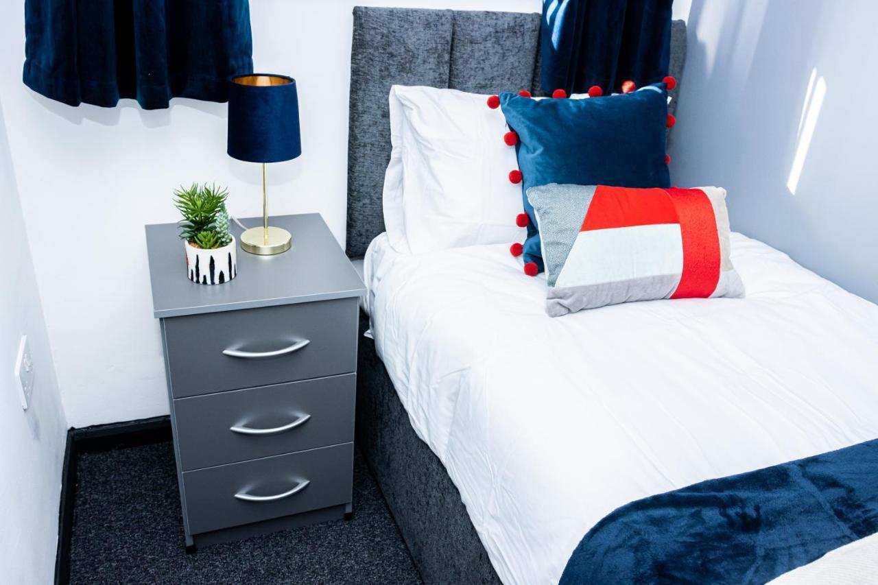 Td Stourb Dudley - Luxurious 3 Bedroom House - Sleeps 7 - Dy1 - Long And Short Stay Brierley Hill Exteriér fotografie