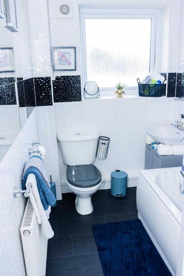 Td Stourb Dudley - Luxurious 3 Bedroom House - Sleeps 7 - Dy1 - Long And Short Stay Brierley Hill Exteriér fotografie